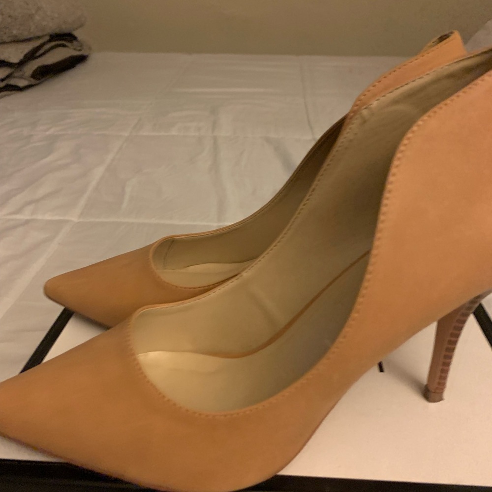 Used Dolce pumps